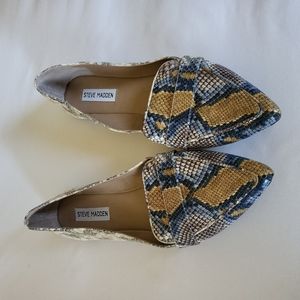 9.5 Steve Madden Flat Navy/Yellow